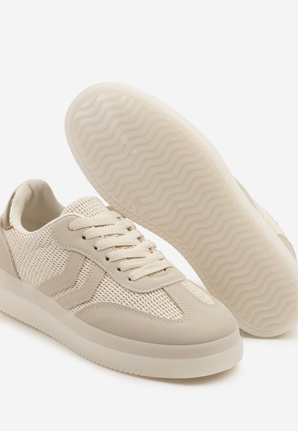 Renee - Beżowe Sneakersy Tenisówki Ozdobione Paskami Falovinia. Okazja: na co dzień. Zapięcie: pasek. Kolor: beżowy. Materiał: jeans. Wzór: aplikacja