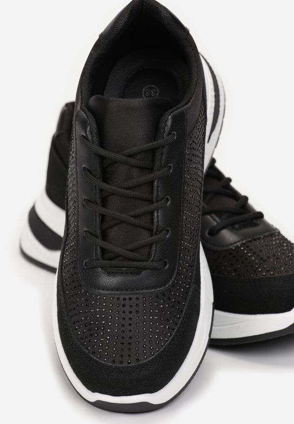 Renee - Czarne Sneakersy z Drobnymi Cyrkoniami Hinekle. Kolor: czarny