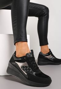 Renee - Czarne Sznurowane Sneakersy na Koturnie z Ozdobnymi Wstawkami Tuelie. Kolor: czarny. Obcas: na koturnie