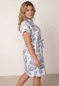 Born2be - Niebieska Wiskozowa Sukienka Koszulowa z Paskiem w Talii w Kwiatowy Wzór Olivis. Kolekcja: plus size. Kolor: niebieski. Materiał: wiskoza. Wzór: kwiaty. Typ sukienki: koszulowe. Styl: elegancki #3