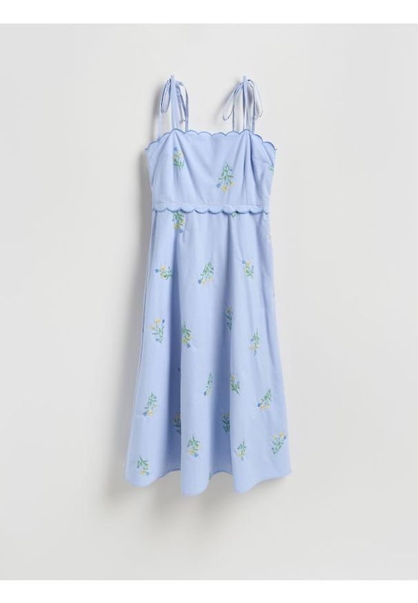 Reserved - Bawełniana sukienka z haftem - jasnoniebieski. Kolor: niebieski. Materiał: bawełna. Wzór: haft