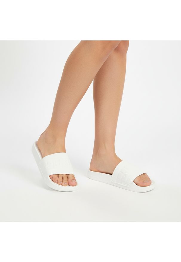Big-Star - Białe Klapki Big Star Wodoodporne Buty Damskie. Okazja: na spacer, na plażę. Kolor: biały. Materiał: materiał. Sezon: lato. Styl: elegancki, sportowy
