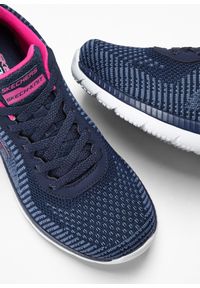 bonprix - Sneakersy Skechers z pianką Memory. Kolor: niebieski