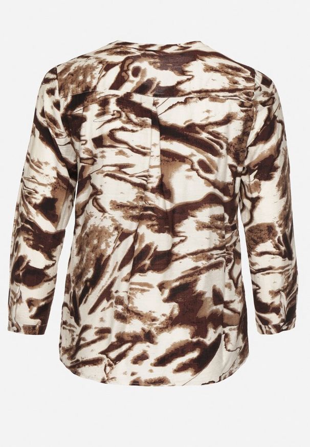 Born2be - Brązowa Koszula w Abstrakcyjny Print z Wiskozą i Guzikami Nevilea. Okazja: na co dzień. Kolekcja: plus size. Kolor: brązowy. Materiał: wiskoza. Wzór: nadruk. Styl: casual