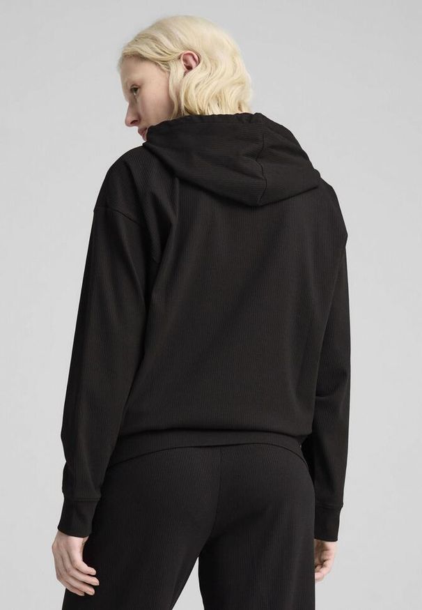 Bluza damska z kapturem Puma ESS Elevated Comfort. Typ kołnierza: kaptur. Kolor: czarny. Wzór: haft
