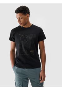 4f - 4F T-shirt regular z nadrukiem męski - czarny L. Okazja: na co dzień. Kolor: czarny. Materiał: dzianina, jersey, bawełna. Długość rękawa: krótki rękaw. Długość: krótkie. Wzór: nadruk. Styl: casual, klasyczny, sportowy #1