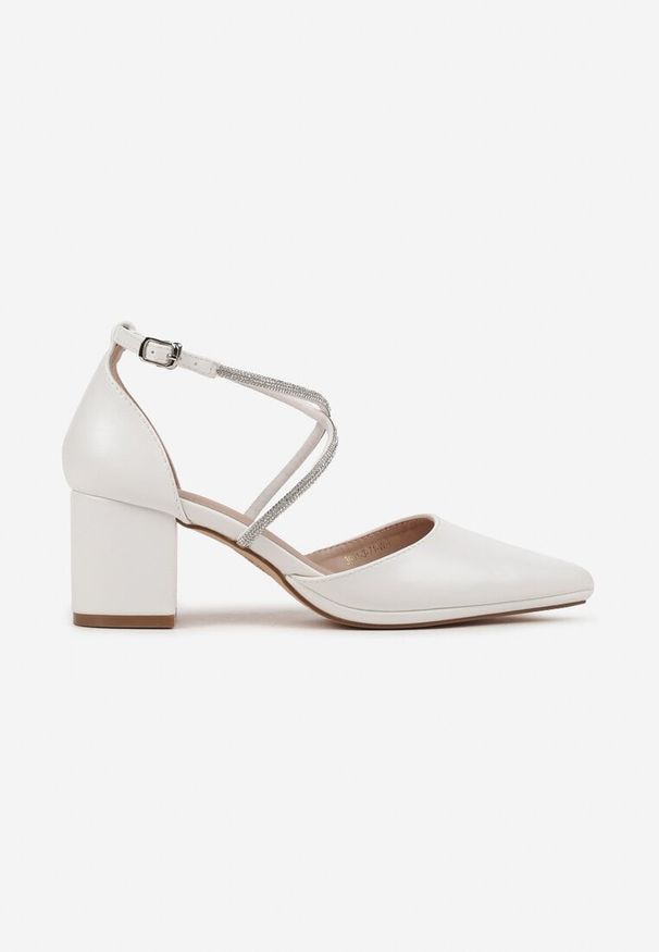 Renee - Białe Czółenka Vices z Wkładką ze Skóry Naturalnej Ozdobione Cyrkoniami Sintelittia. Okazja: na wesele, na co dzień, na spotkanie biznesowe, na ślub cywilny. Nosek buta: szpiczasty. Zapięcie: pasek. Kolor: biały. Wzór: aplikacja. Materiał: skóra. Obcas: na obcasie. Styl: klasyczny, casual, biznesowy. Wysokość obcasa: średni