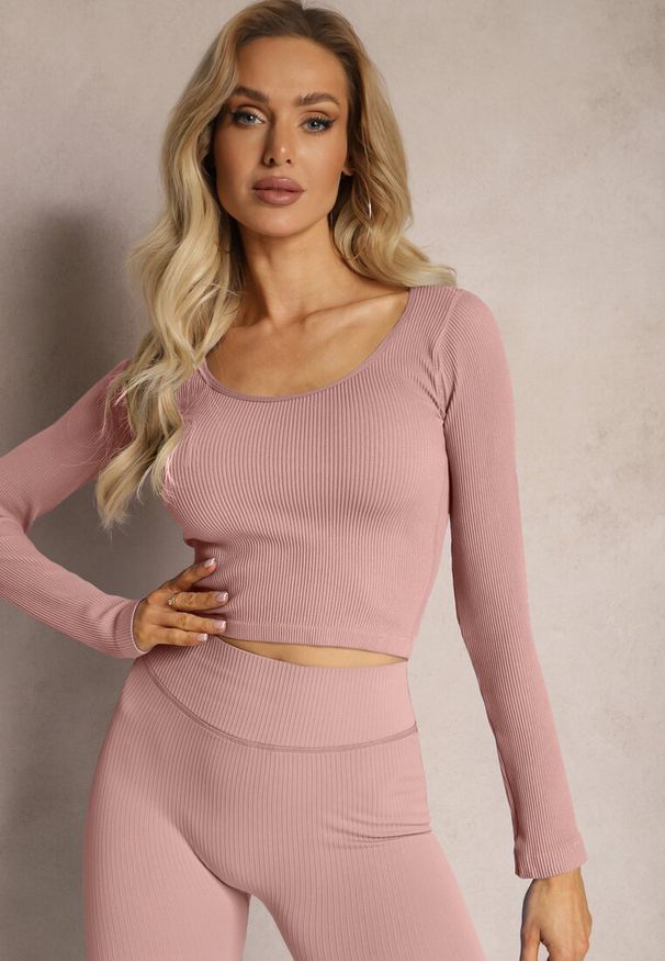 Renee - Różowa Dopasowana Bluzka w Prążki o Krótkim Kroju Elowenia. Kolor: różowy. Długość: krótkie. Wzór: prążki. Styl: sportowy