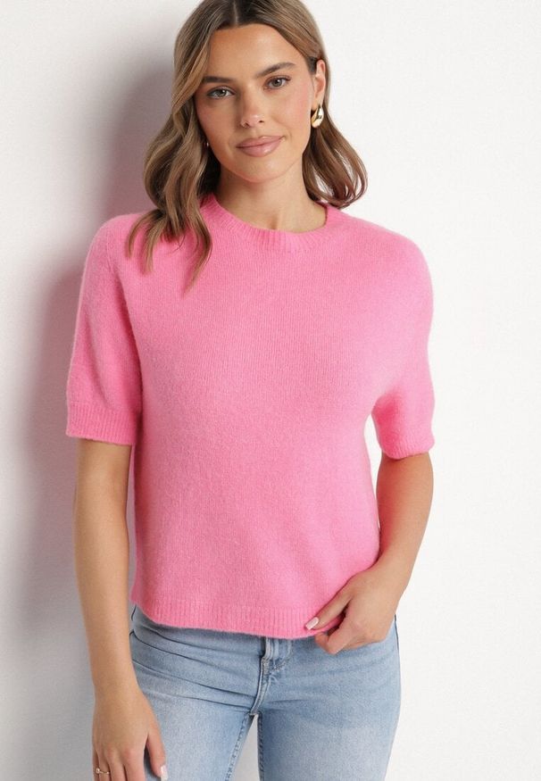 Born2be - Różowy Sweter z Wełną z Krótkim Rękawem Dannoria. Okazja: na co dzień. Kolor: różowy. Materiał: wełna. Długość rękawa: krótki rękaw. Długość: krótkie. Styl: elegancki, casual