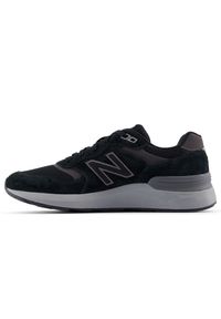 Buty męskie New Balance MW880BB7 – czarne. Okazja: na spacer, na co dzień. Kolor: czarny. Materiał: zamsz, guma. Szerokość cholewki: normalna. Sport: turystyka piesza, fitness #2