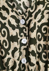 Born2be - Ciemnozielona Bawełniana Sukienka z Dekoltem w Serek Zapinana na Guziki z Gumką w Pasie Kelea. Okazja: na co dzień. Typ kołnierza: dekolt w serek. Kolor: zielony. Materiał: bawełna. Typ sukienki: proste. Styl: wizytowy, casual, klasyczny, elegancki #2