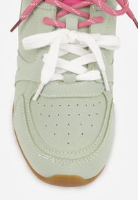 Renee - Jasnozielone Sneakersy Ozdobione Przeszyciami i Podwójnym Sznurowaniem Telisaria. Okazja: na co dzień. Zapięcie: sznurówki. Kolor: zielony. Materiał: jeans. Wzór: aplikacja #6