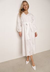 Born2be - Biała Bawełniana Sukienka Boho z Paskiem Haftem i Ażurowymi Wstawkami Orilise. Okazja: na co dzień, na randkę, do pracy. Kolor: biały. Materiał: bawełna. Długość rękawa: długi rękaw. Wzór: ażurowy, haft. Typ sukienki: proste. Styl: boho #1