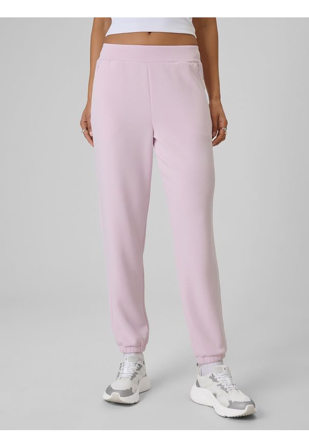 4f - 4F Spodnie dresowe joggery z modalem damskie - fioletowe L. Kolor: różowy. Materiał: dresówka