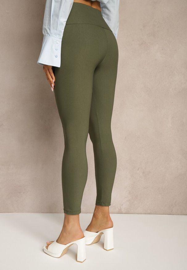Renee - Ciemnozielone Legginsy High Waist z Ozdobnymi Guzikami Kolowenia. Okazja: na co dzień. Stan: podwyższony. Kolor: zielony. Styl: elegancki, casual