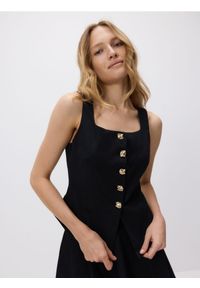 Reserved - Kamizelka z ozdobnymi guzikami - czarny. Kolor: czarny. Materiał: bawełna, tkanina