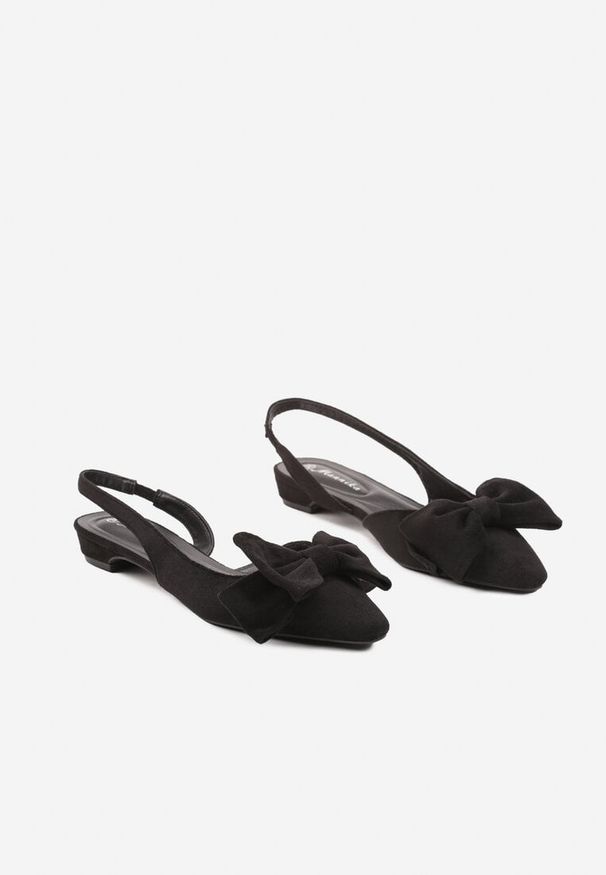 Born2be - Czarne Płaskie Sandały Bez Pięty Ozdobione Kokardą Lealiwin. Okazja: na co dzień. Kolor: czarny. Wzór: aplikacja. Styl: elegancki, casual
