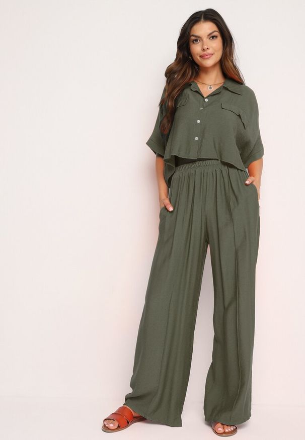 Born2be - Ciemnozielony Wiskozowy Komplet 2-Częściowy Luźna Koszula Spodnie z Szerokimi Nogawkami Ulvitela. Kolor: zielony. Materiał: wiskoza