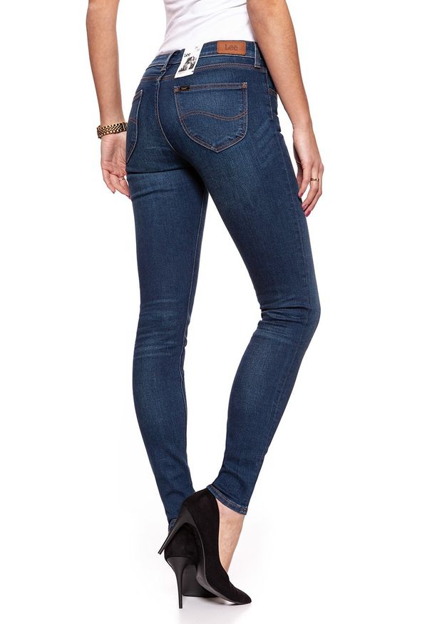 Lee - SPODNIE DAMSKIE LEE SCARLETT MEAN STREAKS L526KIMS 112111699. Wzór: aplikacja