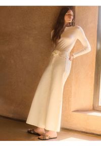 Reserved - Prążkowany longsleeve z guzikami - złamana biel. Materiał: prążkowany. Długość rękawa: długi rękaw #1