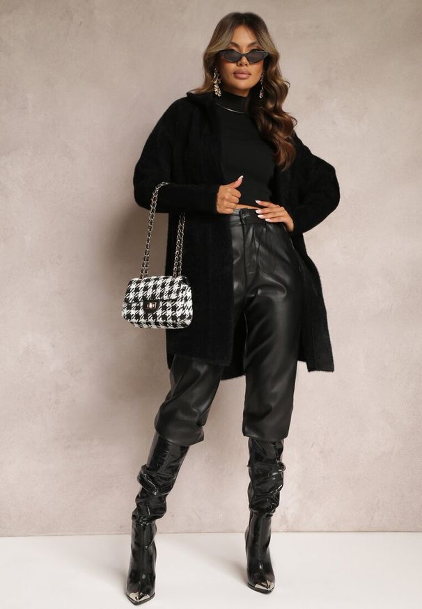 Renee - Czarny Płaszcz z Bawełną Oversize Brumisia. Kolor: czarny. Materiał: bawełna. Długość rękawa: długi rękaw. Długość: długie. Sezon: jesień, zima