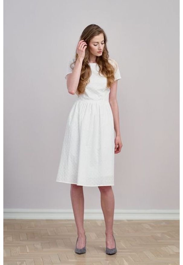 Marie Zélie - Sukienka Melania haft biały. Kolor: biały. Materiał: bawełna, skóra, materiał. Długość rękawa: krótki rękaw. Wzór: haft