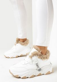 Born2be - Białe Masywne Sneakersy na Grubej Podeszwie ze Sznurowaniem i Futerkiem Getnia. Kolor: biały. Materiał: futro. Szerokość cholewki: normalna #2