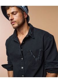 SER.O.YA NEW YORK - Czarna koszula jeansowa Alex. Typ kołnierza: kołnierzyk klasyczny. Kolor: czarny. Materiał: jeans. Długość: długie. Styl: klasyczny #7