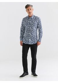 Pako Lorente - PAKO LORENTE – Granatowa koszula w białe kwiaty. Okazja: na co dzień. Kolor: biały, niebieski, wielokolorowy. Materiał: jeans, bawełna. Wzór: kwiaty. Styl: casual #5