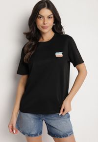 Born2be - Czarny T-shirt z Małym Nadrukiem Tenalera. Okazja: na co dzień. Kolor: czarny. Wzór: nadruk. Styl: klasyczny, elegancki, casual #6