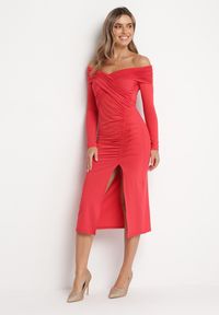 Born2be - Czerwona Dopasowana Sukienka z Marszczeniem Kivi. Kolor: czerwony. Materiał: materiał. Typ sukienki: dopasowane. Styl: elegancki. Długość: midi #5