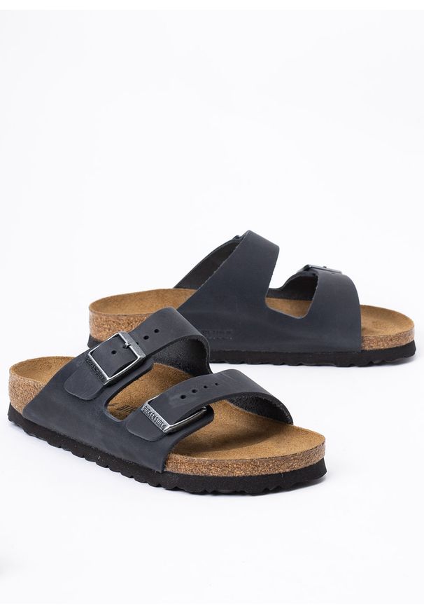 Birkenstock - Klapki damskie BIRKENSTOCK ARIZONA LEOI. Okazja: do pracy, na spacer, na co dzień. Kolor: czarny. Styl: casual