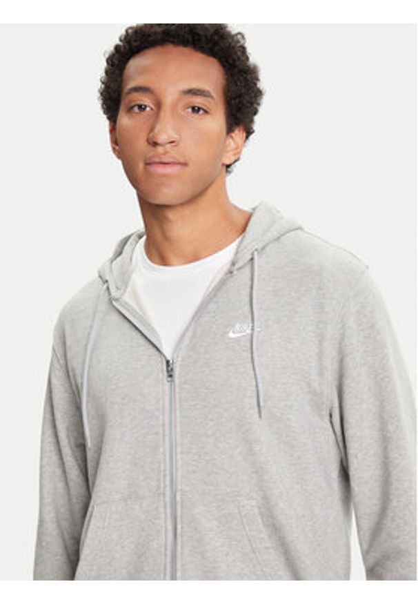 Nike Bluza Club FN3884 Szary Regular Fit. Kolor: szary. Materiał: bawełna