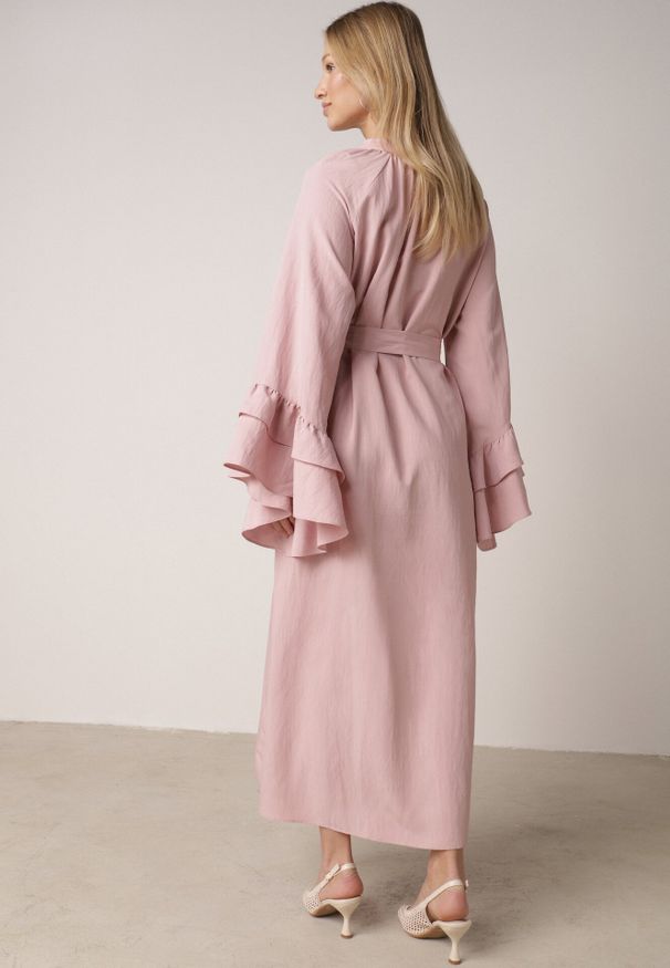 Born2be - Różowa Wiskozowa Sukienka Koszulowa z Falbanami przy Rękawach i Paskiem Dinirae. Okazja: na co dzień. Kolor: różowy. Materiał: wiskoza. Typ sukienki: koszulowe. Styl: klasyczny, casual