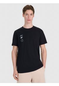 4f - 4F T-shirt regular z nadrukiem męski - czarny S. Okazja: na co dzień. Kolor: czarny. Materiał: jersey, bawełna, materiał. Długość rękawa: krótki rękaw. Długość: krótkie. Wzór: nadruk. Styl: casual, klasyczny, sportowy #1