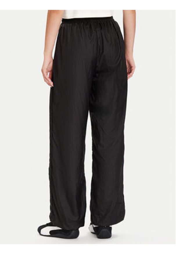 Puma Spodnie dresowe PUMA X ROSÉ T7 633796 01 Czarny Relaxed Fit. Kolor: czarny. Materiał: syntetyk