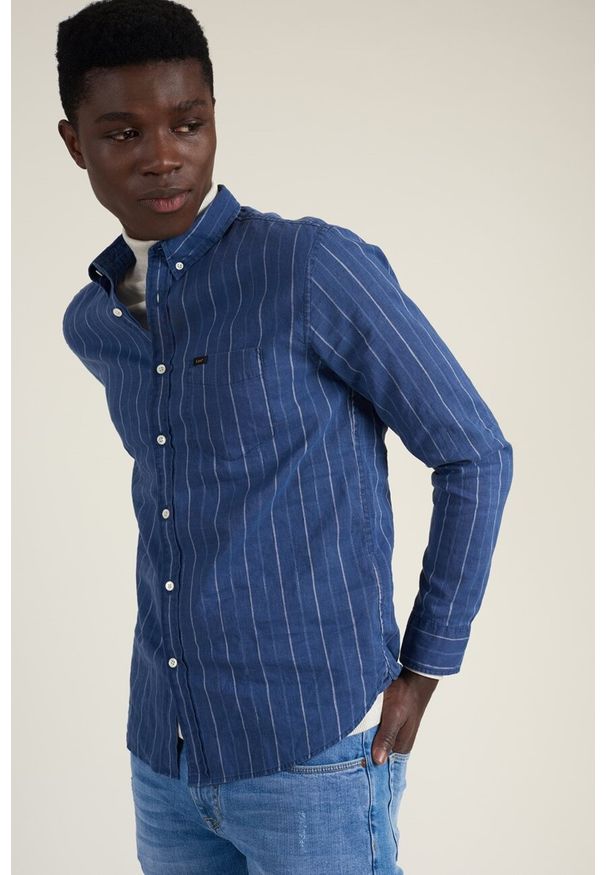 Lee - LEE REFINED BUTTON DOWN BLUEPRINT L882HLLH. Typ kołnierza: button down