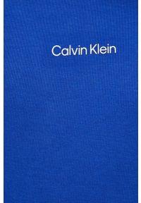 Calvin Klein bluza męski. Kolor: niebieski. Długość rękawa: długi rękaw. Długość: długie. Wzór: nadruk