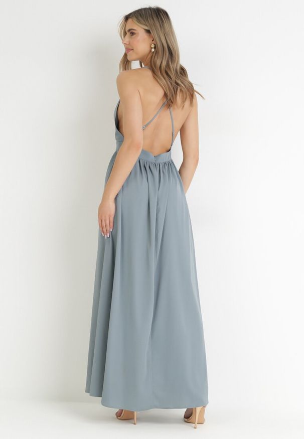 Born2be - Szara Maxi Sukienka na Ramiączkach o Rozkloszowanym Fasonie z Trójkątnym Dekoltem Juliane. Kolekcja: dla wysokich. Kolor: szary. Długość rękawa: na ramiączkach. Typ sukienki: rozkloszowane. Styl: elegancki. Długość: maxi