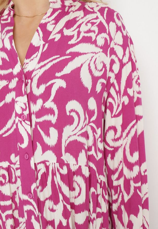 Born2be - Fuksjowa Wiskozowa Sukienka Maxi z Falbanką Rozkloszowana w Ornamentalny Wzór Keirrasa. Kolor: różowy. Materiał: wiskoza. Styl: elegancki. Długość: maxi
