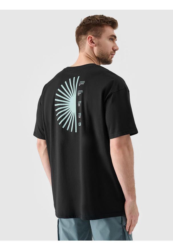 4f - 4F T-shirt oversize z nadrukiem męski - czarny L. Okazja: na co dzień. Kolor: czarny. Materiał: dzianina, bawełna, jersey. Długość rękawa: krótki rękaw. Długość: krótkie. Wzór: nadruk. Styl: klasyczny, sportowy, casual
