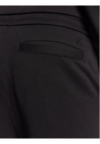 Calvin Klein Jeans Spodnie dresowe J30J322639 Czarny Regular Fit. Kolor: czarny. Materiał: bawełna, dresówka #3
