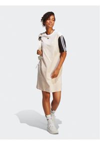 Adidas - Sukienka codzienna adidas. Okazja: na co dzień. Kolor: beżowy. Materiał: jersey. Typ sukienki: proste. Styl: casual #1