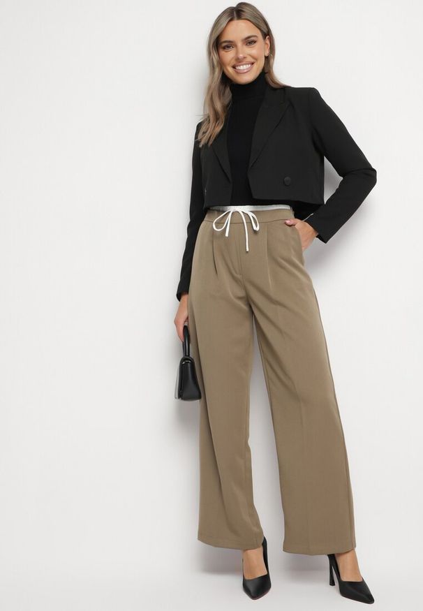 Born2be - Zielone Szerokie Spodnie Ściągane Troczkiem z Suwakiem na Boku Irissiana. Okazja: na co dzień. Kolor: zielony. Materiał: tkanina, wiskoza. Styl: casual, elegancki