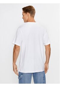 Converse T-Shirt Chuck Retro Collegiate Ss Tee 10025275-A02 Biały Regular Fit. Kolor: biały. Materiał: bawełna. Styl: retro #4