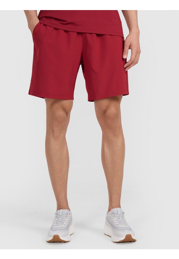 4f - 4F Spodenki treningowe szybkoschnące męskie - czerwone L. Kolor: czerwony. Materiał: dzianina, elastan, włókno, syntetyk, materiał, poliester. Długość: krótkie. Wzór: gładki, ze splotem. Sport: fitness