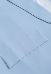 Renee - Jasnoniebieska Marynarka Niezapinana z Marszczonymi Rękawami Orolea. Okazja: na spotkanie biznesowe, na co dzień. Kolor: niebieski. Materiał: tkanina, koronka. Wzór: jednolity, gładki. Styl: elegancki, biznesowy, casual #7