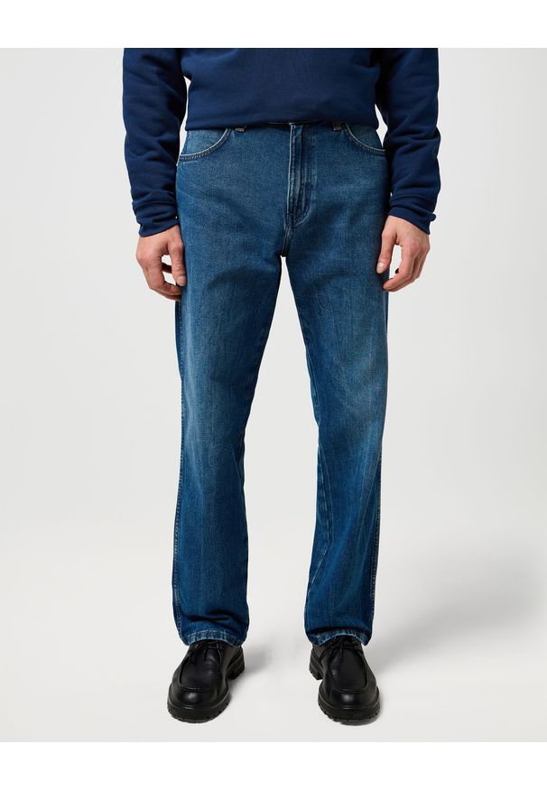 Wrangler - MESKIE SPODNIE WRANGLER FRONTIER RETRO BLUE 112370955. Styl: retro
