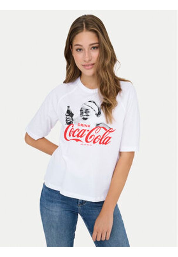 only - ONLY T-Shirt Coca Cola 15355794 Biały Regular Fit. Kolor: biały. Materiał: bawełna