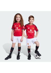 Adidas - Zestaw Manchester United 25/26 Home Mini Kit Kids. Kolor: czerwony. Sport: piłka nożna